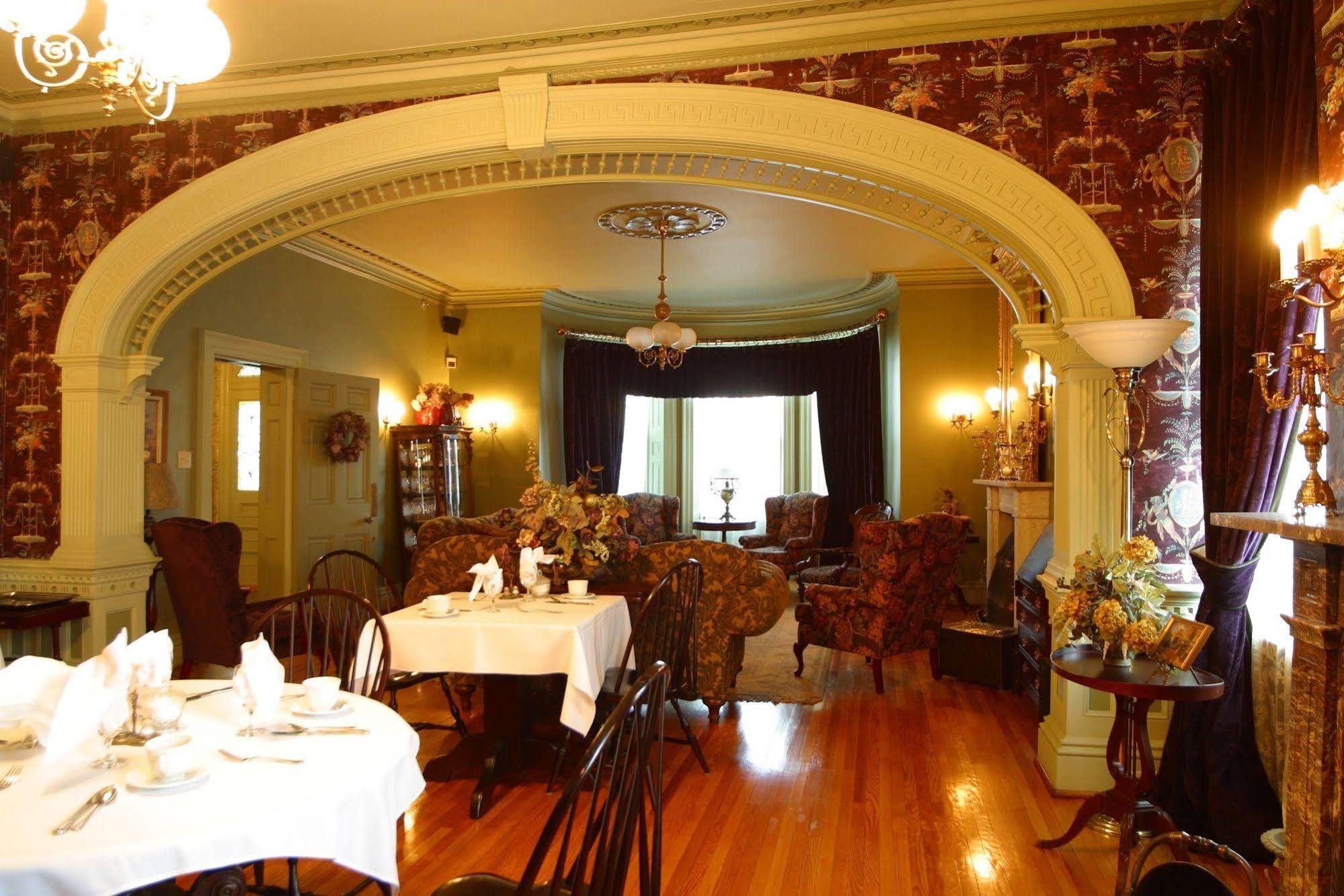 Fairholm Boutique Inns Шарлоттаун Екстер'єр фото